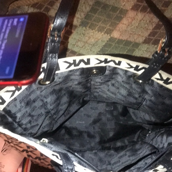 Purses - Picture 2 of 4